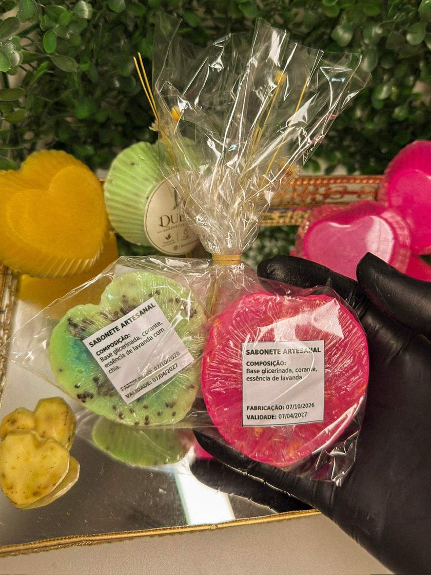 Kit com dois mini corações de sabonete (foto 2 de 4)